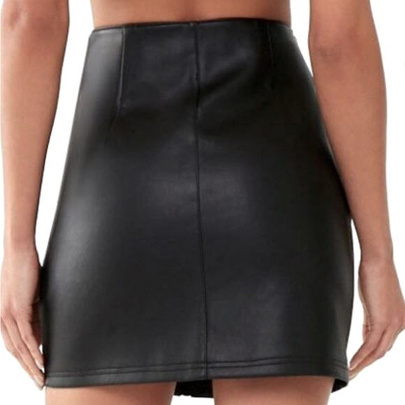 FOREVER 21 BKIRT SHORT - Picture 4 of 10